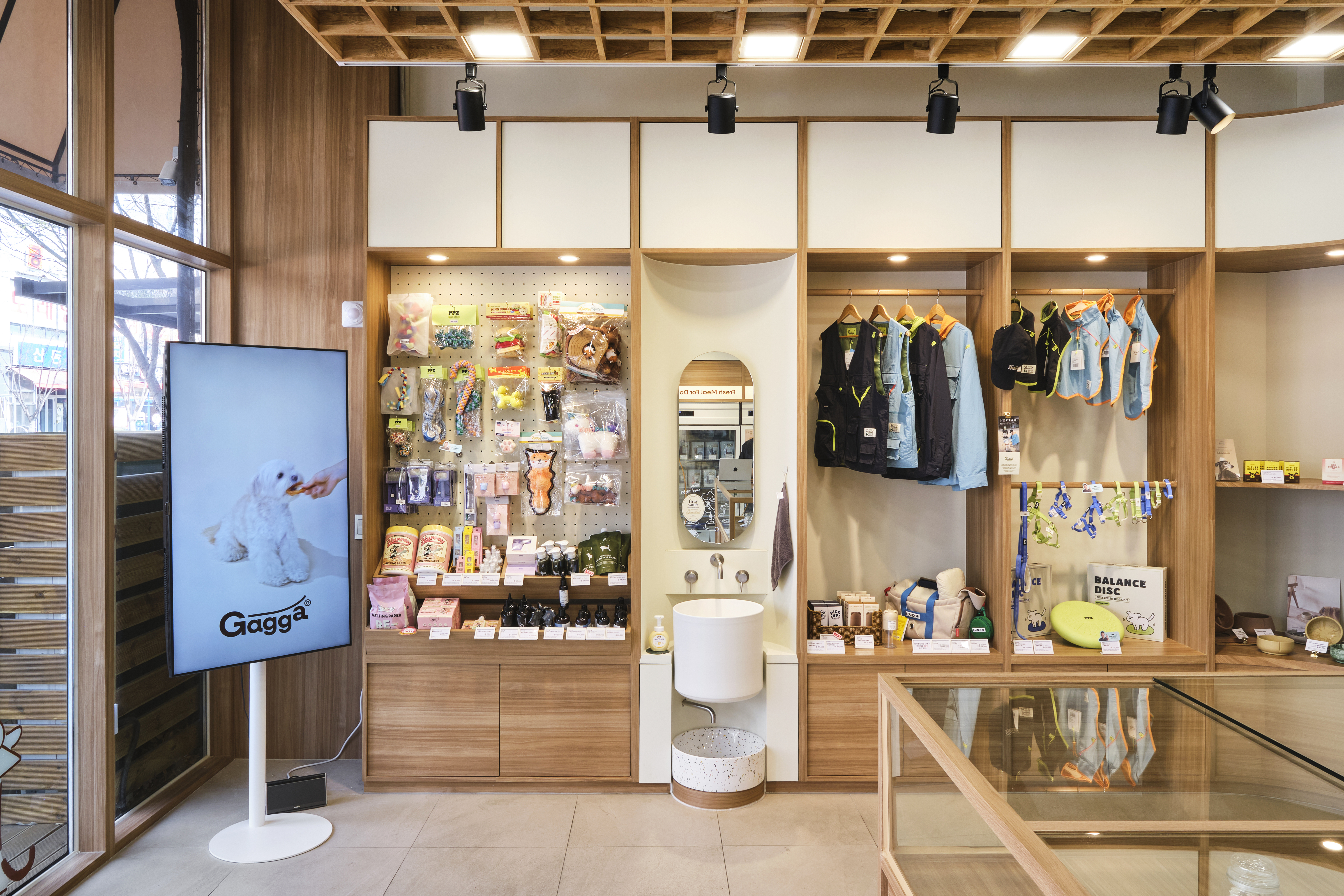 Store 8